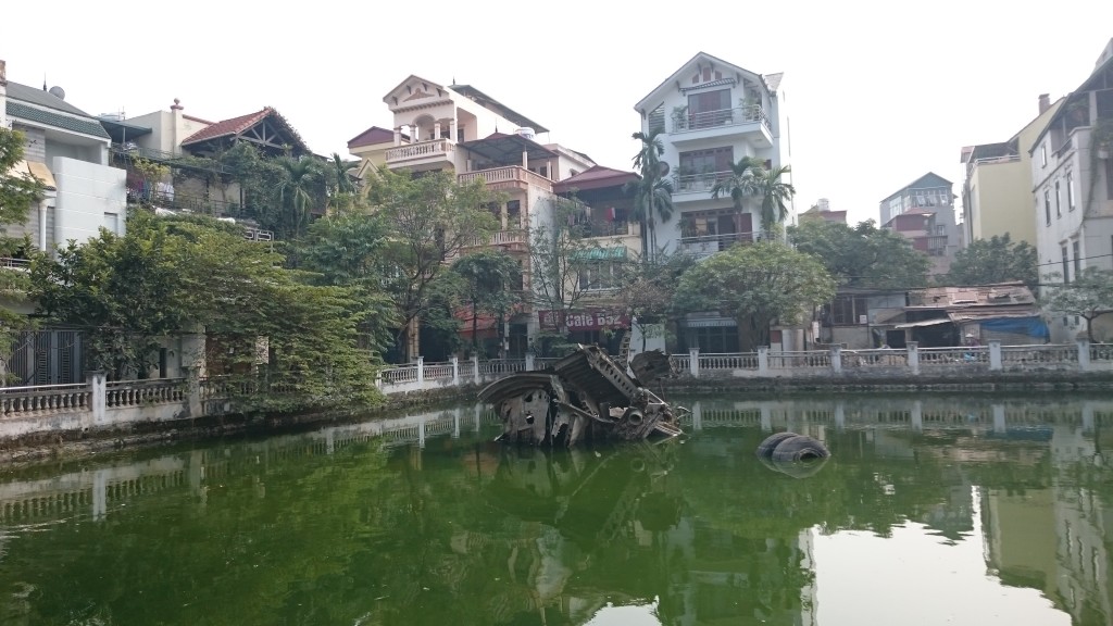 Downed B-52, Huu Tiep Lake, Hanoi