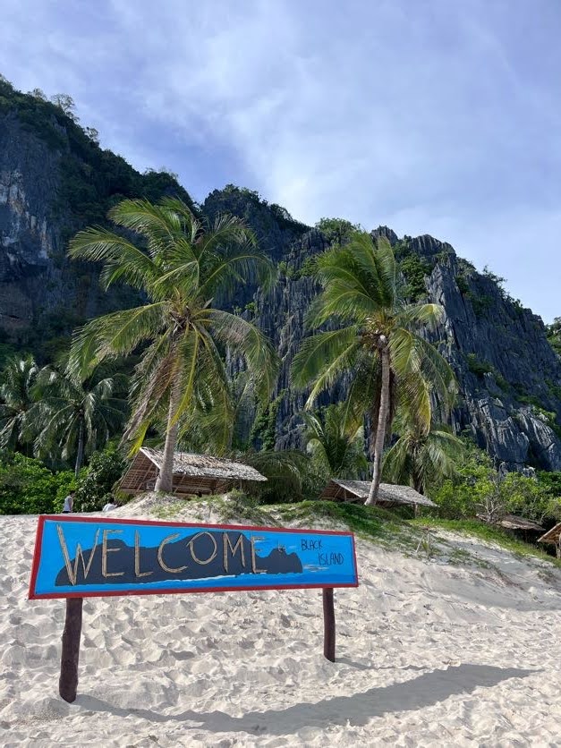 Welcome sign at Black Island, Coron